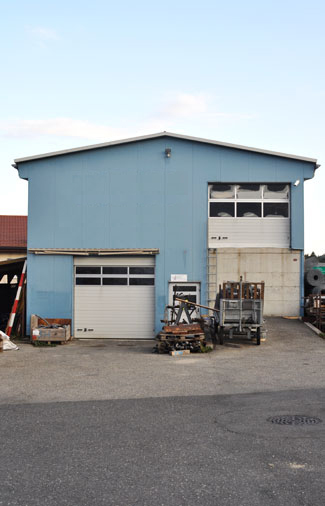 Photo du bâtiment du dépôt de l'entreprise à Boudevilliers